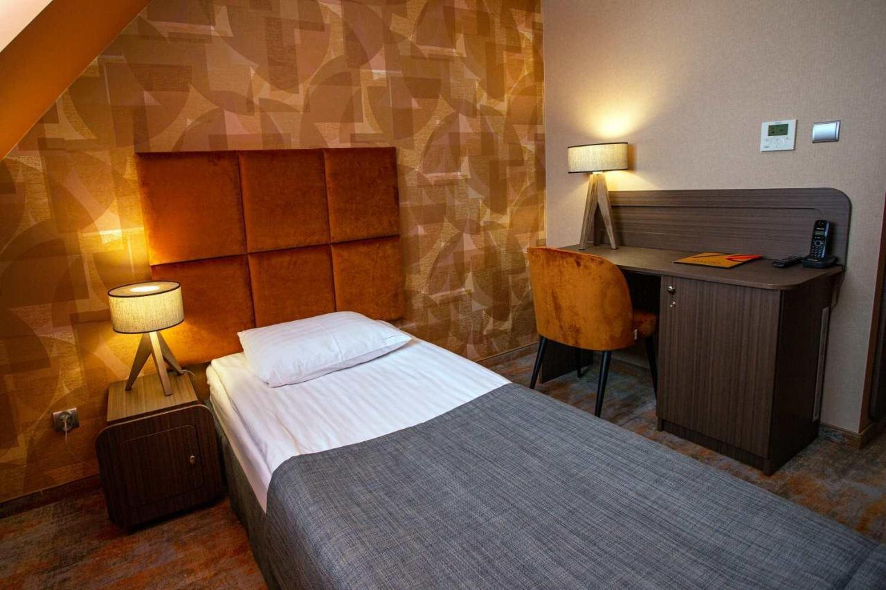 Hotel Styl 70 ชิชเชนา ภายนอก รูปภาพ