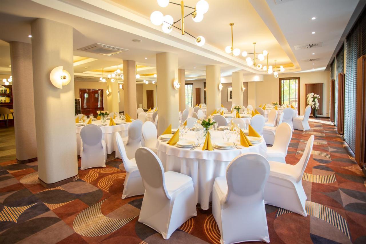 Hotel Styl 70 ชิชเชนา ภายนอก รูปภาพ