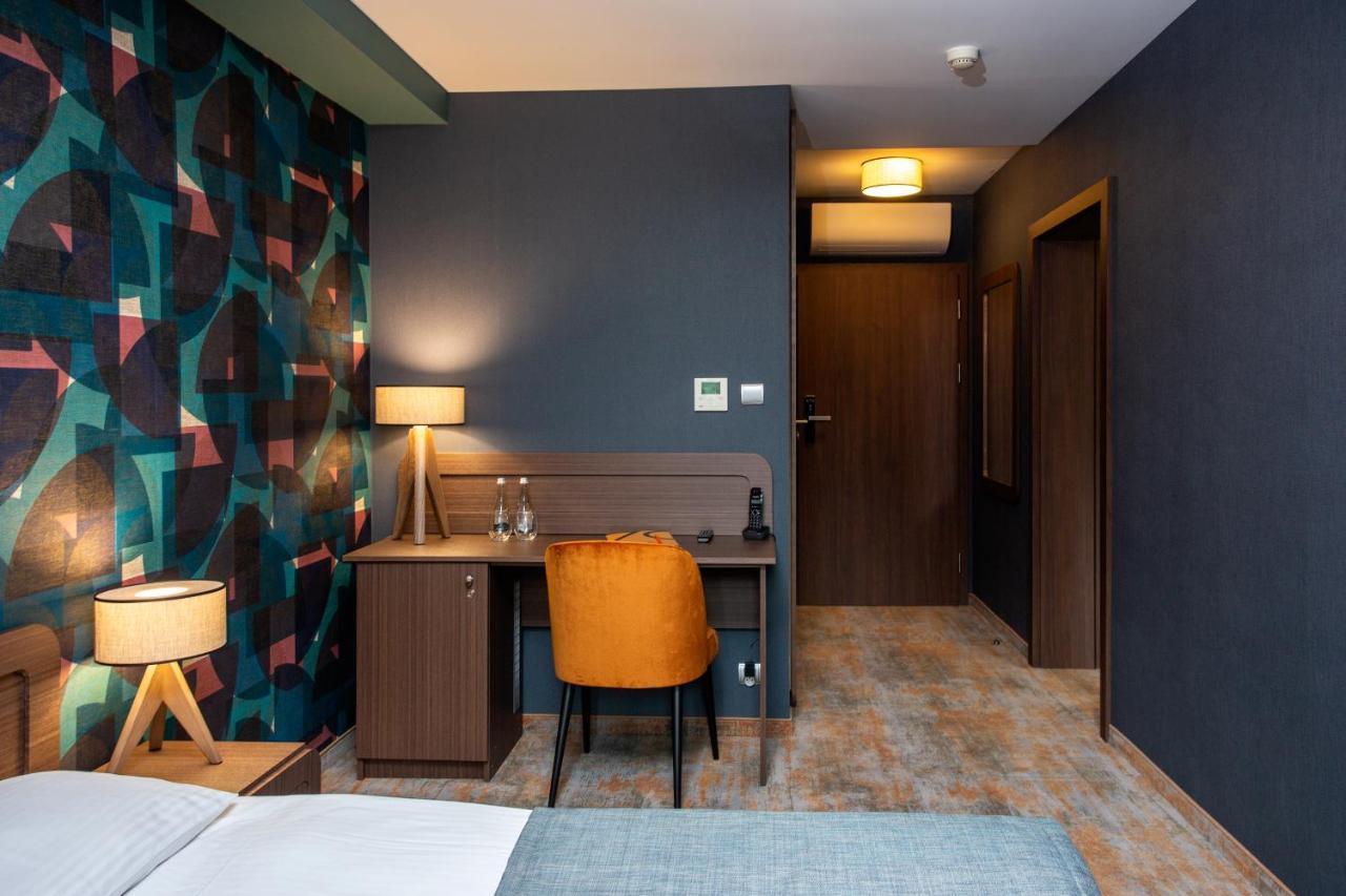 Hotel Styl 70 ชิชเชนา ภายนอก รูปภาพ