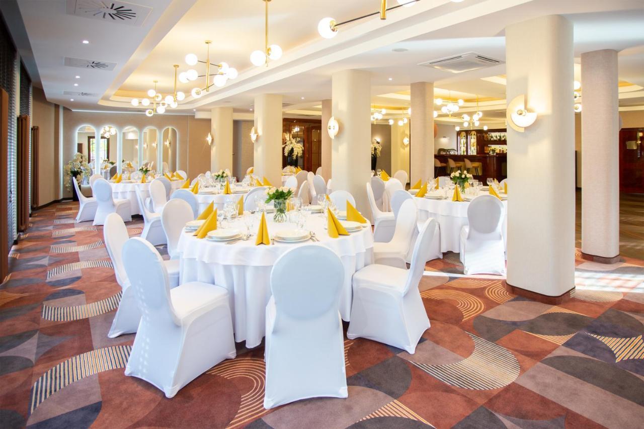 Hotel Styl 70 ชิชเชนา ภายนอก รูปภาพ