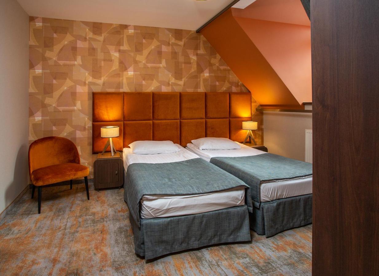 Hotel Styl 70 ชิชเชนา ภายนอก รูปภาพ