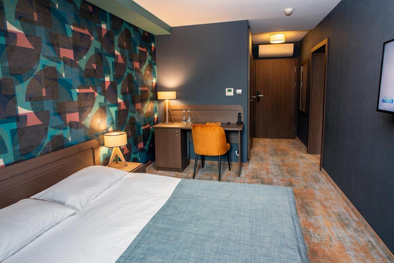 Hotel Styl 70 ชิชเชนา ภายนอก รูปภาพ